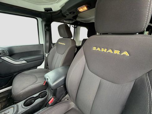 Used 2014 Jeep Wrangler Unlimited Sahara w/ Max Tow Package AWD/4WD image 11