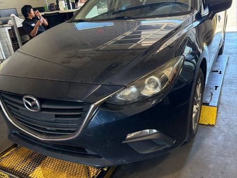 Used 2016 MAZDA MAZDA3 i Sport w/ Preferred Equipment Package FWD image 2