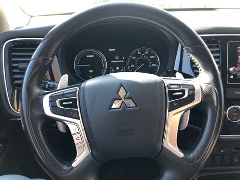 Used 2018 Mitsubishi Outlander SEL image 31