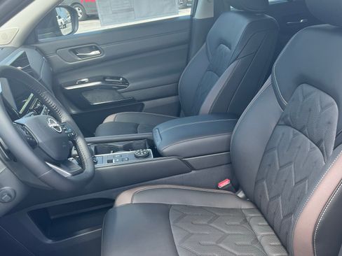 New 2026 Nissan Pathfinder Platinum AWD/4WD image 4