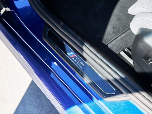 Used 2025 BMW M5 Touring image 32