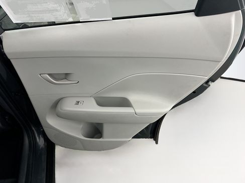 Used 2025 Hyundai Kona SEL AWD/4WD image 30
