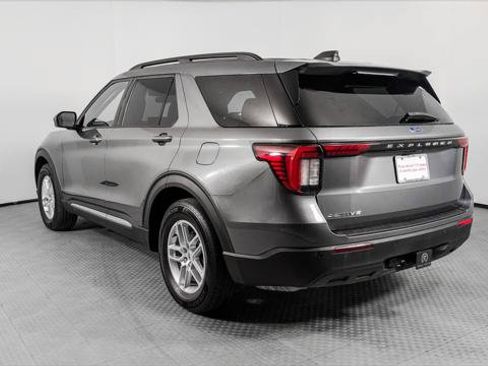 Used 2025 Ford Explorer Active RWD image 6