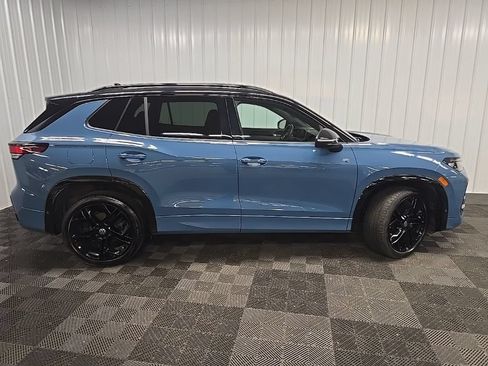 Used 2025 Volkswagen Tiguan SE R-Line AWD/4WD image 2