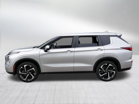 Used 2024 Mitsubishi Outlander SE AWD/4WD image 4