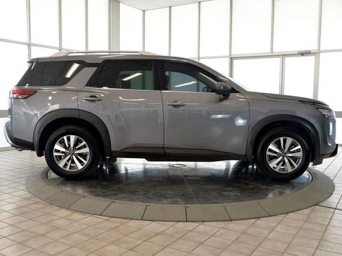 Used 2023 Nissan Pathfinder SL image 9