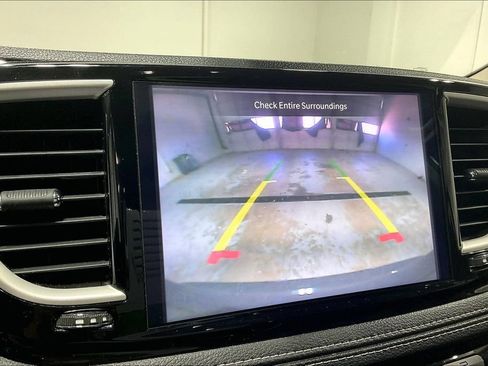 Used 2022 Chrysler Pacifica Touring-L FWD image 27