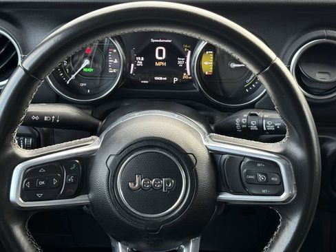 Used 2022 Jeep Wrangler Unlimited Sahara 4xe image 29