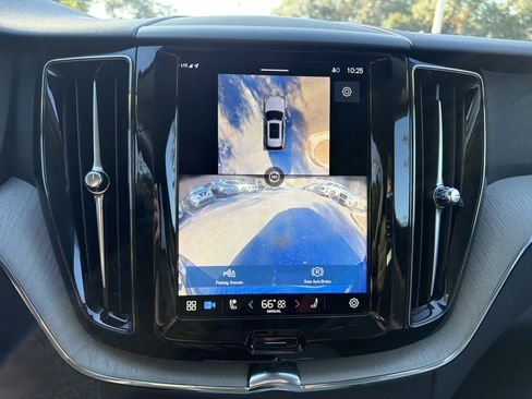 Certified 2025 Volvo XC60 B5 Plus image 25