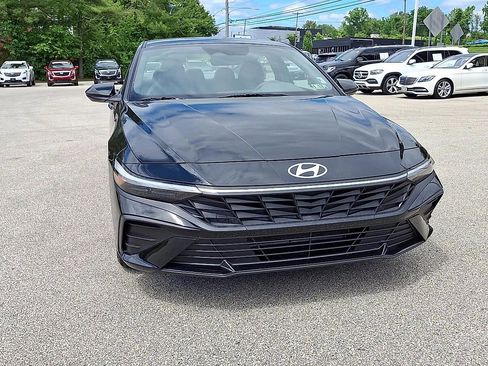 Used 2024 Hyundai Elantra SEL FWD image 3