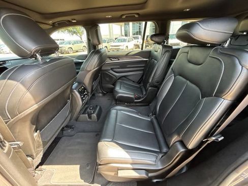Certified 2024 Jeep Grand Cherokee L Limited w/ Black Appearance Package AWD/4WD image 12