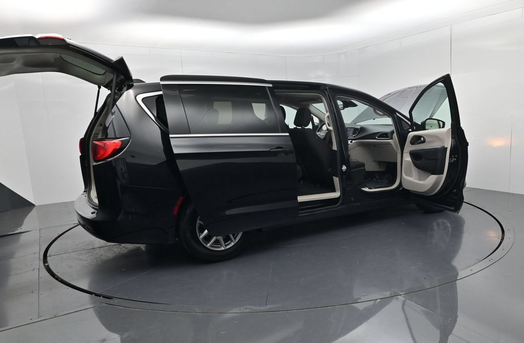 Used 2023 Chrysler Voyager LX FWD image 50