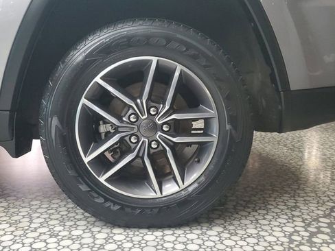 Used 2020 Jeep Grand Cherokee Limited w/ Luxury Group II image 6