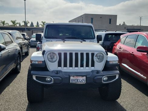 Used 2019 Jeep Wrangler Unlimited Sahara AWD/4WD image 2