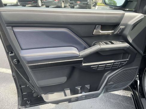New 2026 Toyota 4Runner Platinum AWD/4WD image 11
