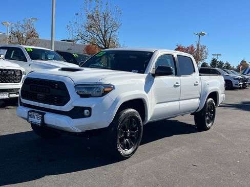 Used 2023 Toyota Tacoma TRD Sport image 2