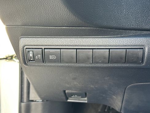 Used 2022 Toyota Corolla SE image 31
