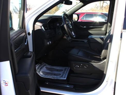Used 2024 GMC Yukon XL Denali image 28