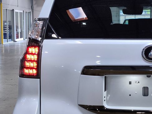 Used 2023 Lexus GX 460 w/ Black Line Special Edition AWD/4WD image 20