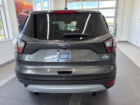 Used 2017 Ford Escape SE FWD image 4