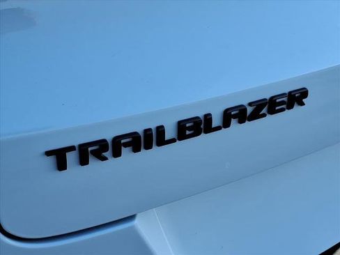 Used 2023 Chevrolet TrailBlazer RS image 30