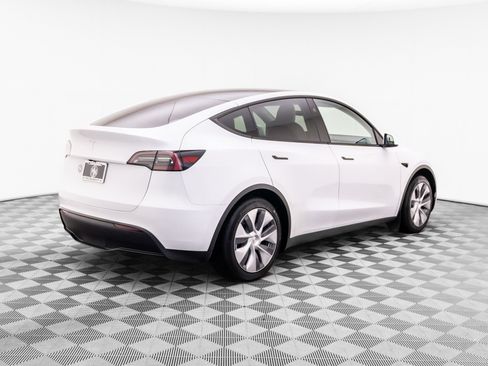 Used 2023 Tesla Model Y 2WD image 5