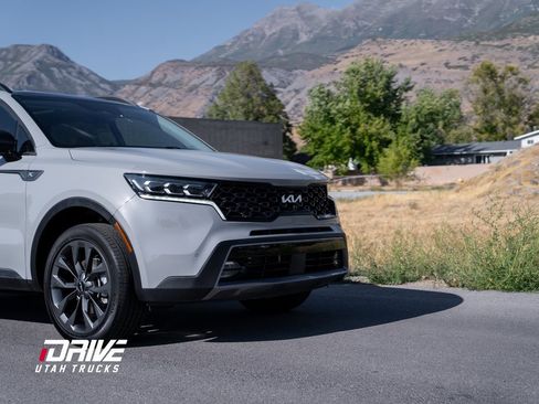 Used 2022 Kia Sorento SX Prestige w/ Rust Color Package image 3