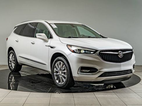Used 2019 Buick Enclave Essence FWD image 3