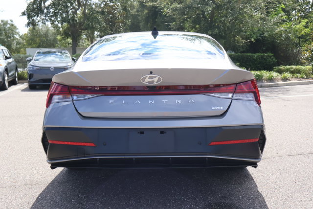 Used 2024 Hyundai Elantra Limited FWD image 7