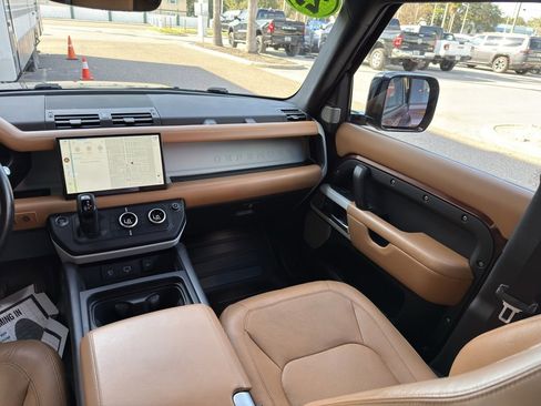 Used 2023 Land Rover Defender 130 SE image 39