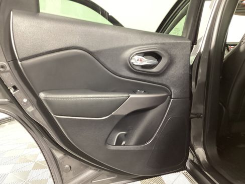 Used 2022 Jeep Cherokee Limited image 28