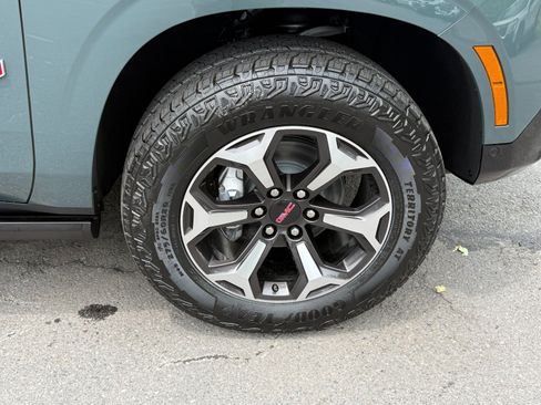New 2026 GMC Yukon AT4 Ultimate w/ LPO, Floor Liner Package AWD/4WD image 12