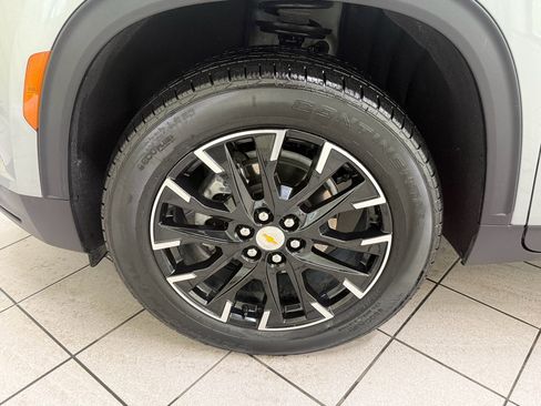 Certified 2025 Chevrolet Traverse LT w/ Sun and Wheel Package image 12