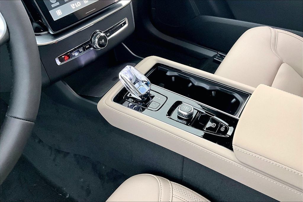 New 2026 Volvo XC90 T8 Core w/ Protection Package Premier AWD/4WD image 26