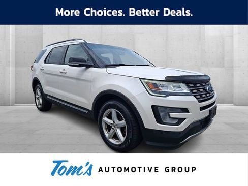 Used 2017 Ford Explorer XLT w/ Equipment Group 202A AWD/4WD image 1