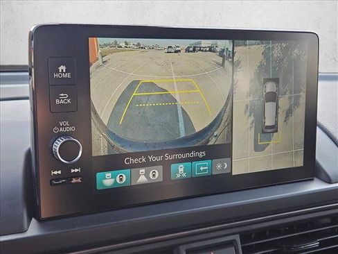 Used 2025 Honda Pilot TrailSport image 13