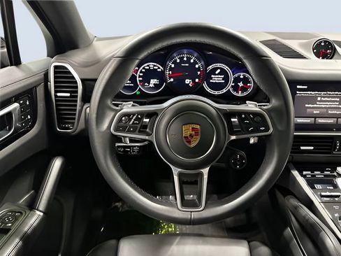 Used 2023 Porsche Cayenne Coupe AWD/4WD image 17