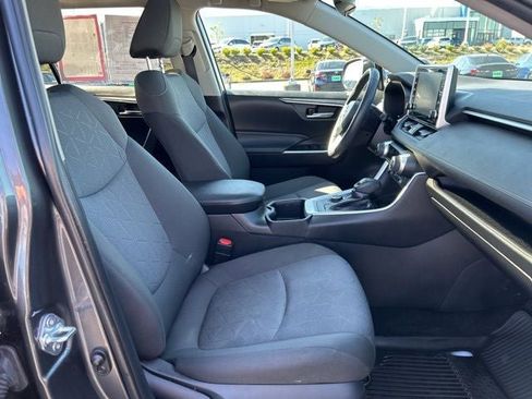 Used 2022 Toyota RAV4 XLE w/ Convenience Package AWD/4WD image 13