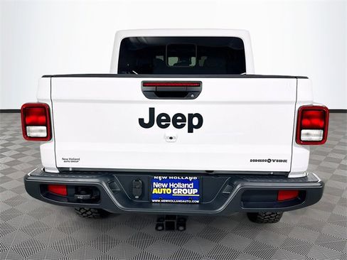 New 2025 Jeep Gladiator Sport image 5