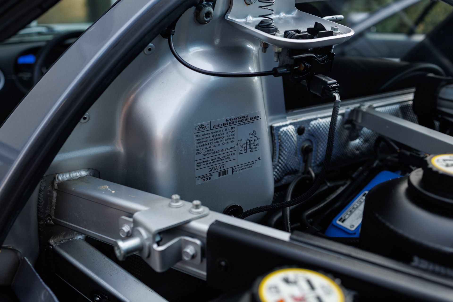 Used 2006 Ford GT RWD image 97