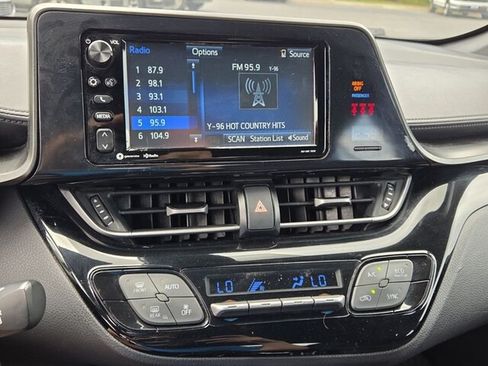 Used 2018 Toyota C-HR XLE FWD image 23