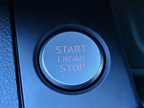 Used 2022 Audi A4 2.0T Premium image 30