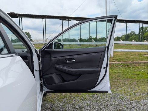 Used 2023 Nissan Sentra SV FWD image 13