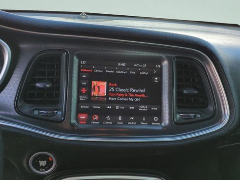 Used 2018 Dodge Challenger R/T Scat Pack w/ Leather Interior Group RWD image 13