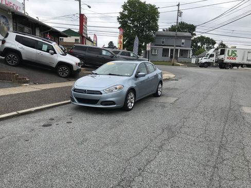 Used 2013 Dodge Dart SXT FWD image 2