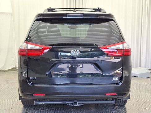 Certified 2020 Toyota Sienna XLE image 23