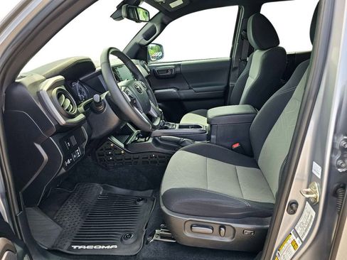 Used 2020 Toyota Tacoma TRD Sport w/ Technology Package RWD image 18