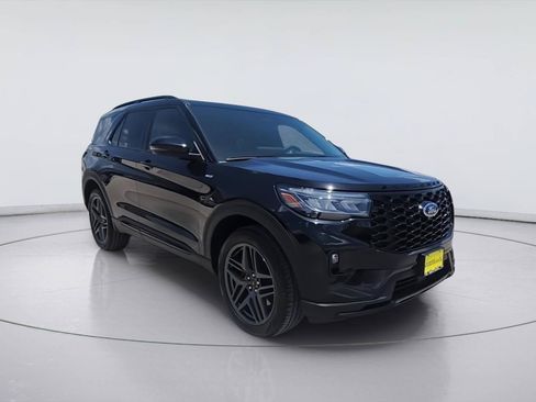 Used 2026 Ford Explorer ST-Line w/ ST-Line Street Pack AWD/4WD image 2