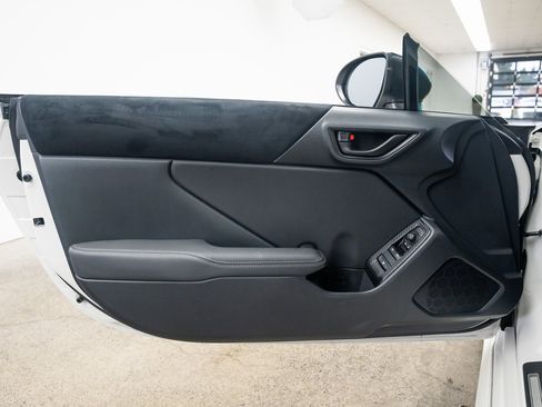 Used 2025 Toyota GR86 Premium image 19