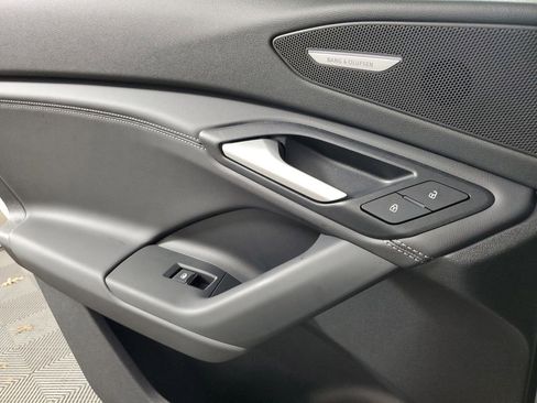 Used 2025 Audi Q6 e-tron Premium Plus w/ Premium Plus image 17